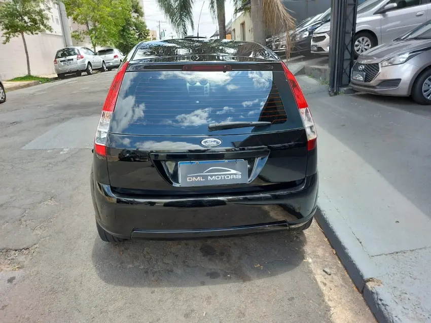 FORD Fiesta Hatch - Foto