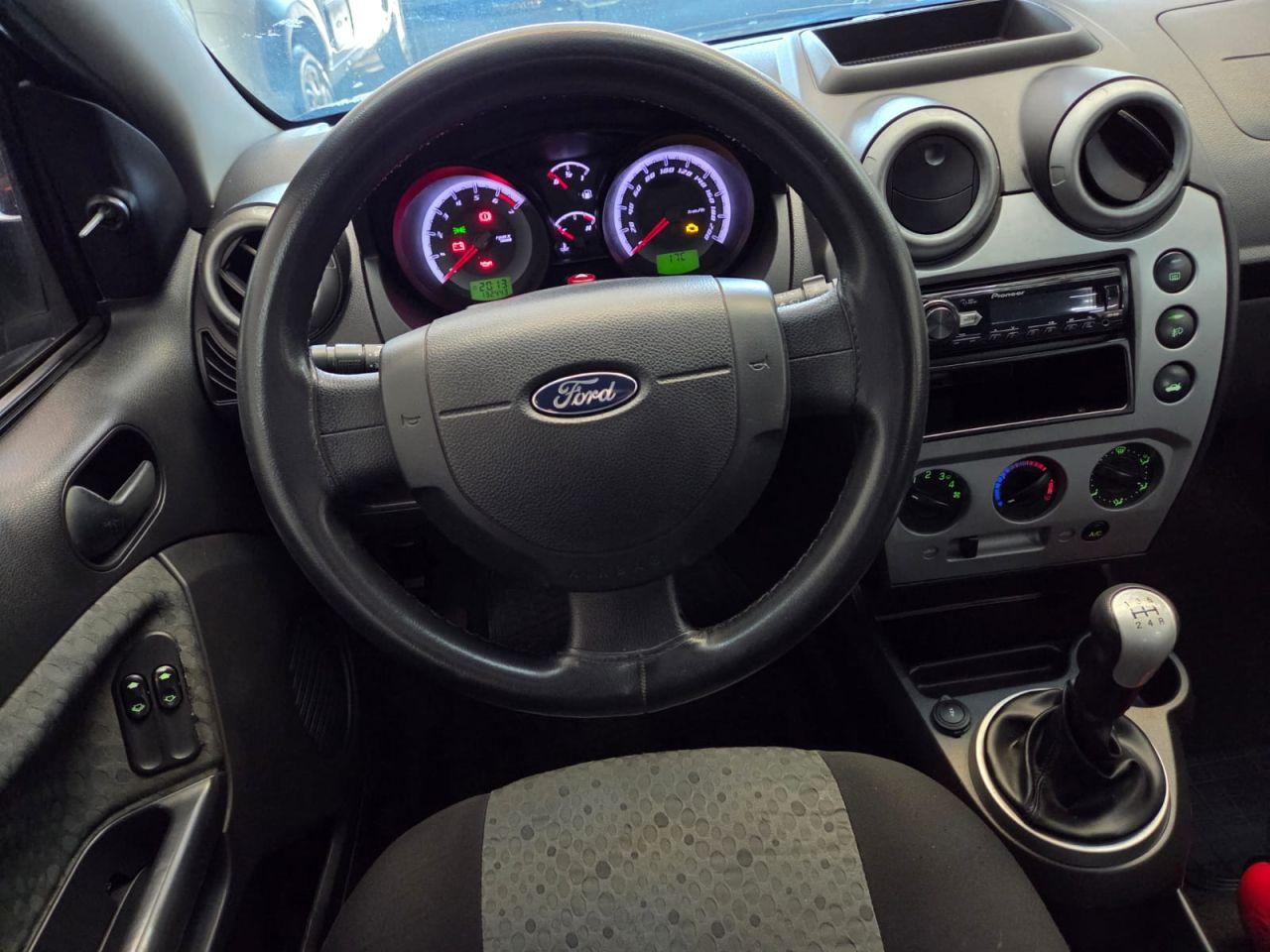 FORD Fiesta Hatch - Foto