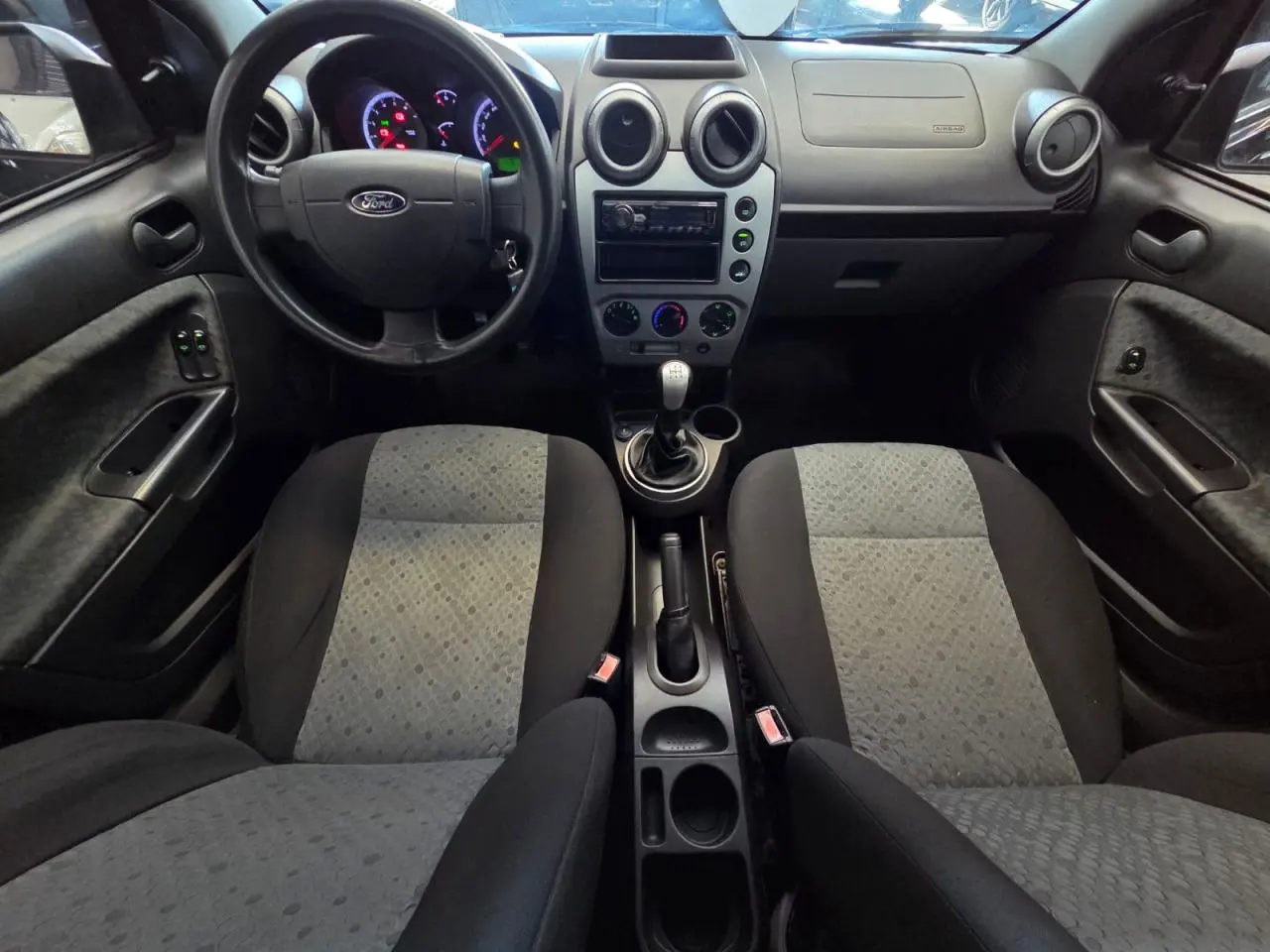 FORD Fiesta Hatch - Foto