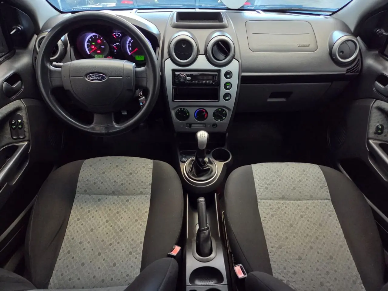 FORD Fiesta Hatch - Foto