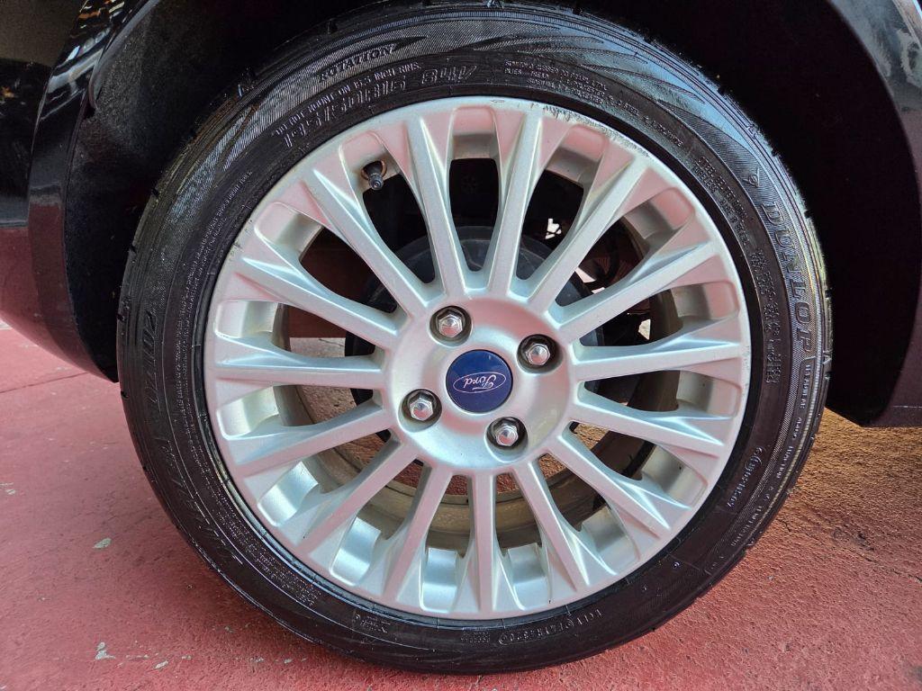 FORD Fiesta Hatch - Foto