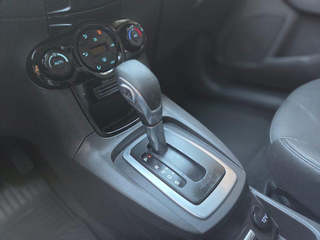 FORD Fiesta Hatch - Foto