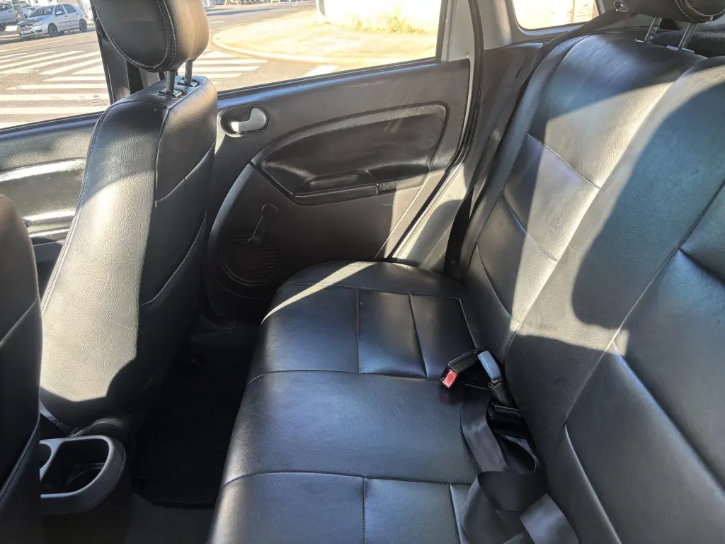 FORD Fiesta Hatch - Foto