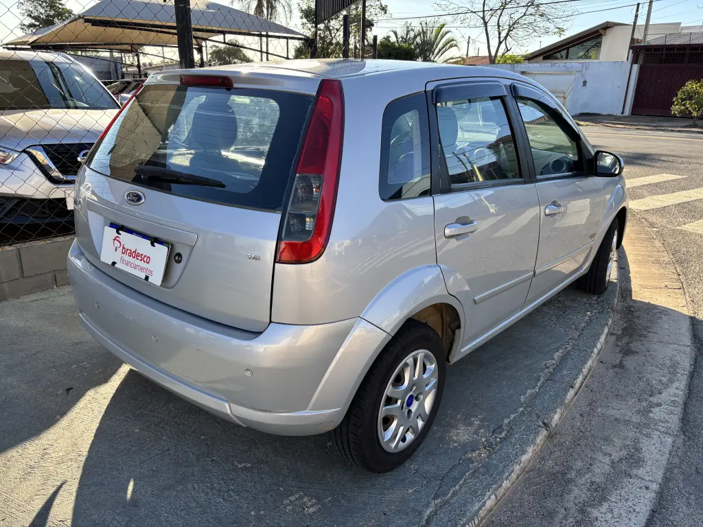 FORD Fiesta Hatch - Foto