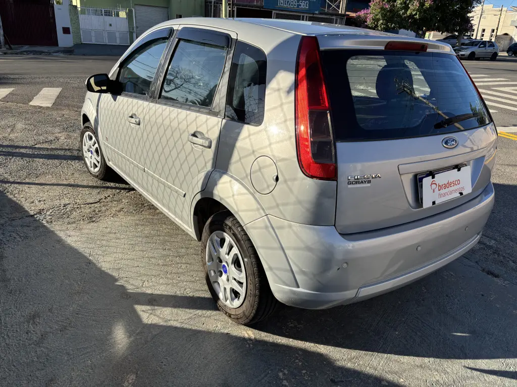 FORD Fiesta Hatch - Foto