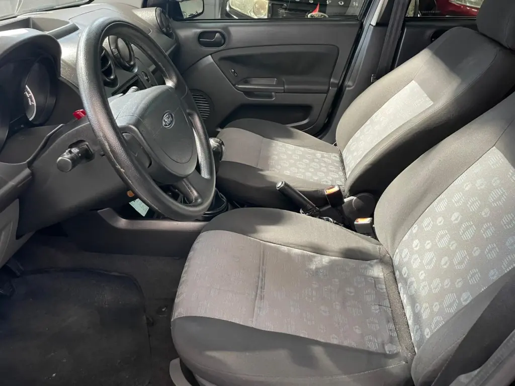 FORD Fiesta Hatch - Foto