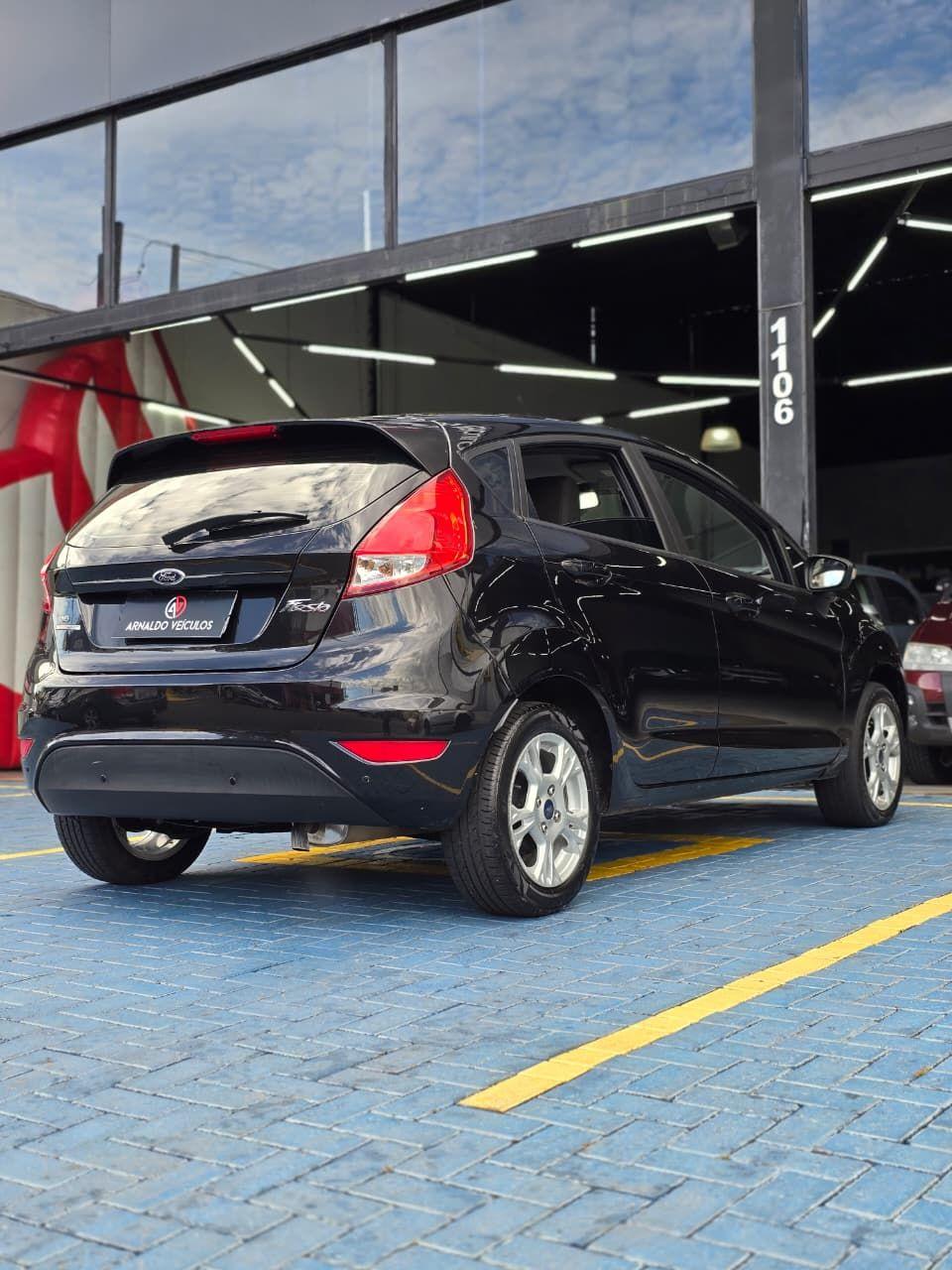 FORD Fiesta Hatch - Foto