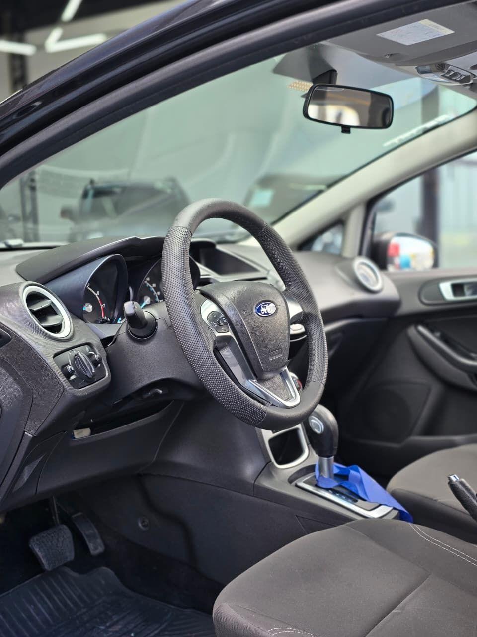 FORD Fiesta Hatch - Foto