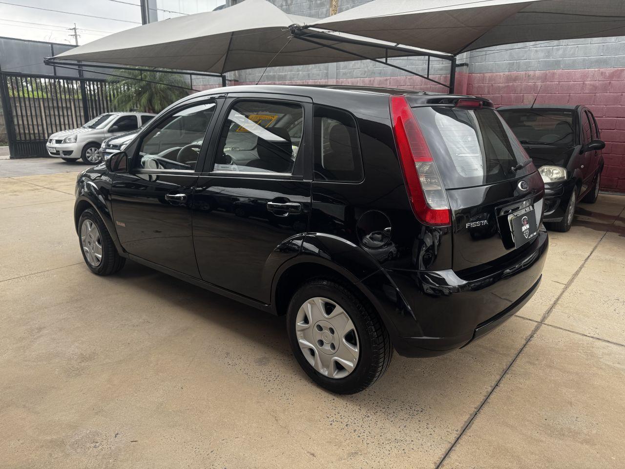 FORD Fiesta Hatch - Foto