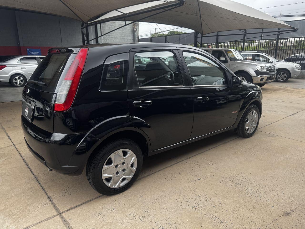 FORD Fiesta Hatch - Foto