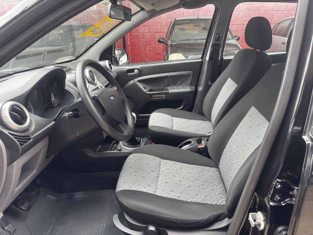 FORD Fiesta Hatch - Foto