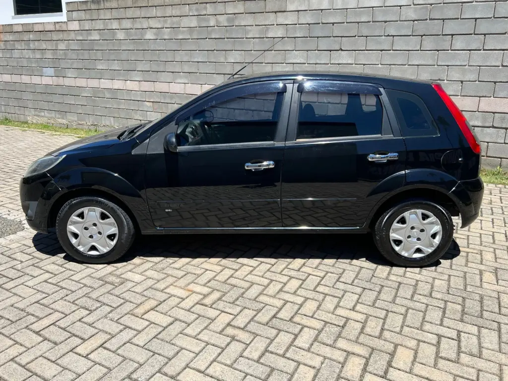 FORD Fiesta Hatch - Foto