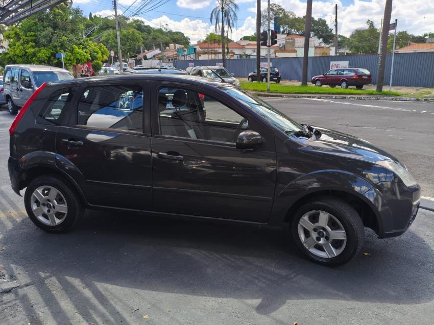 FORD Fiesta Hatch - Foto