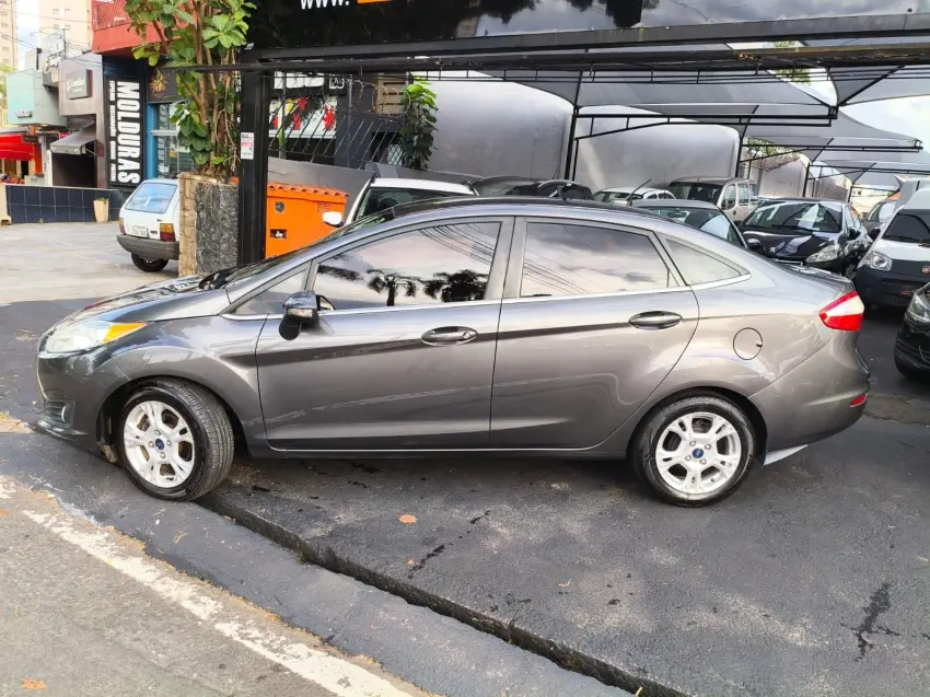 FORD Fiesta Hatch - Foto