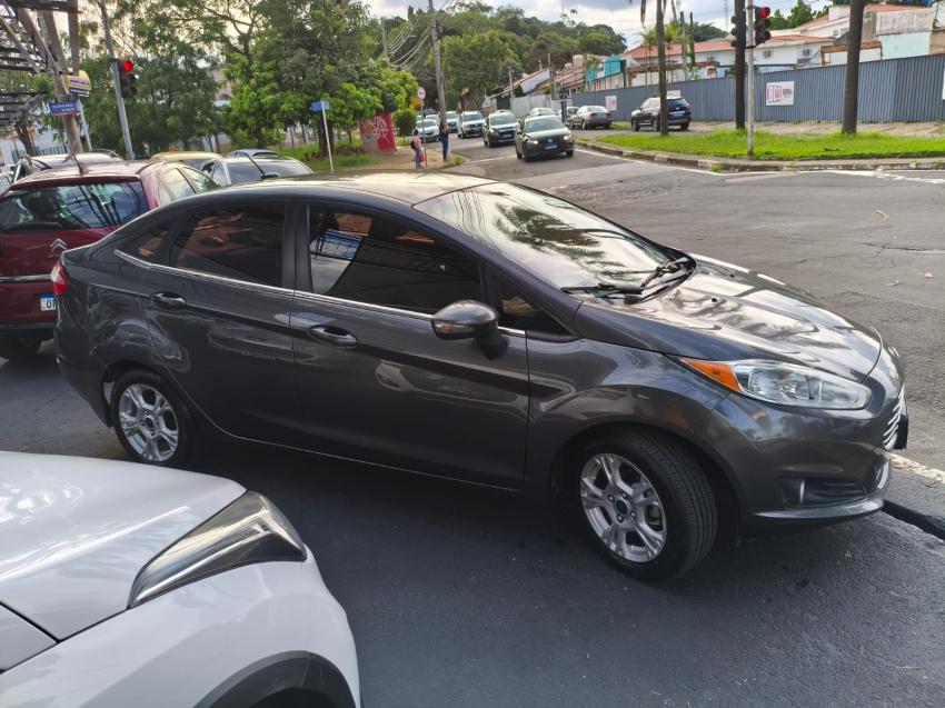 FORD Fiesta Hatch - Foto