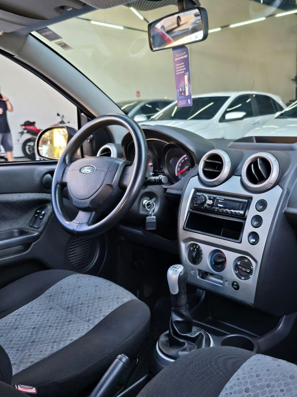 FORD Fiesta Hatch - Foto