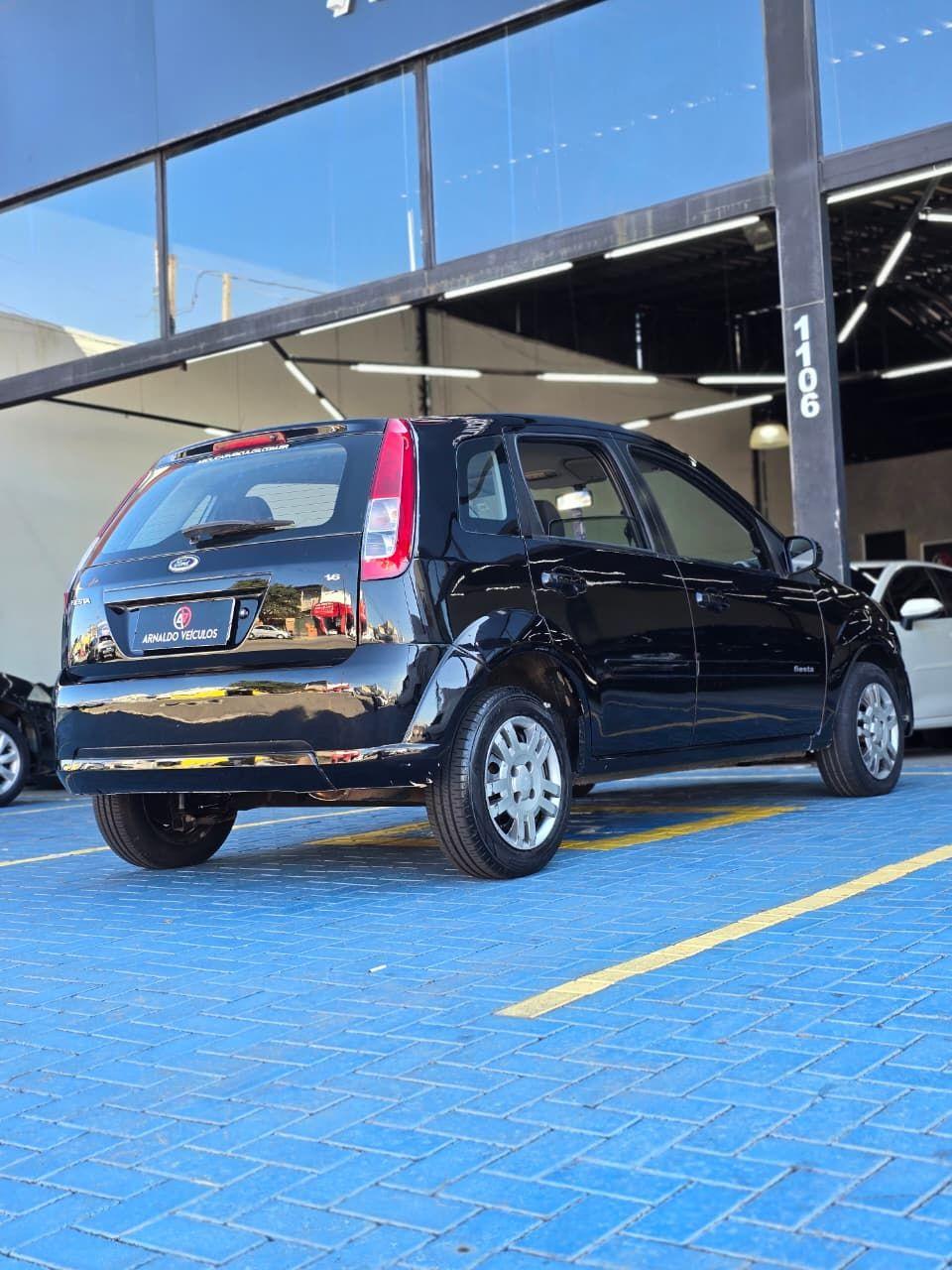 FORD Fiesta Hatch - Foto