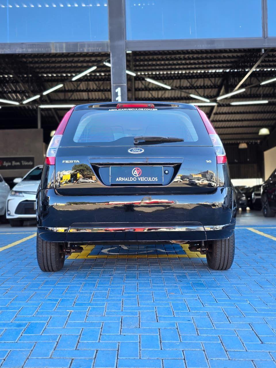 FORD Fiesta Hatch - Foto