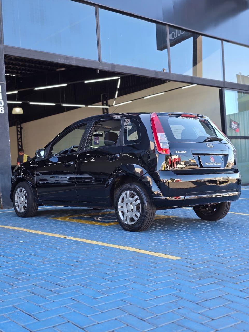 FORD Fiesta Hatch - Foto