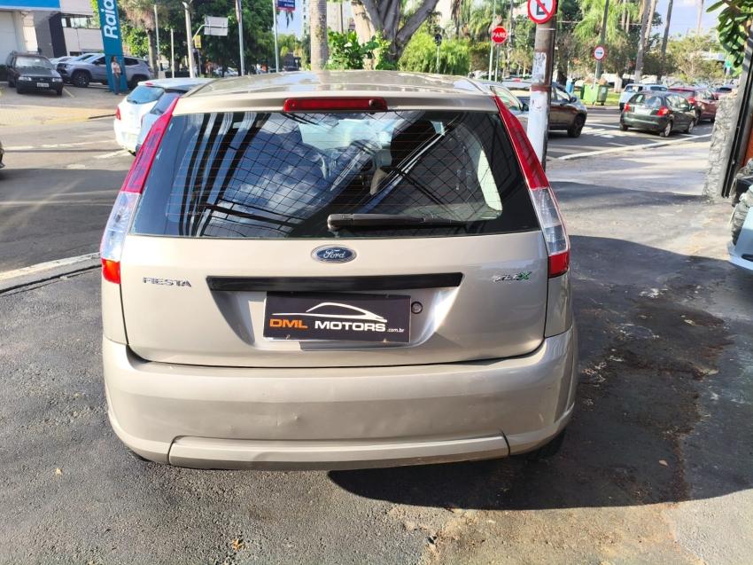 FORD Fiesta Hatch - Foto