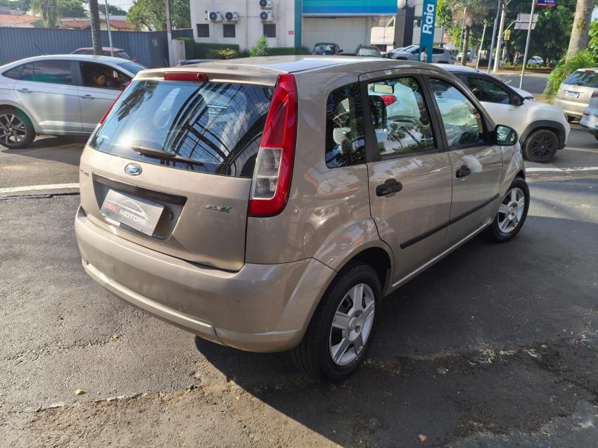 FORD Fiesta Hatch - Foto