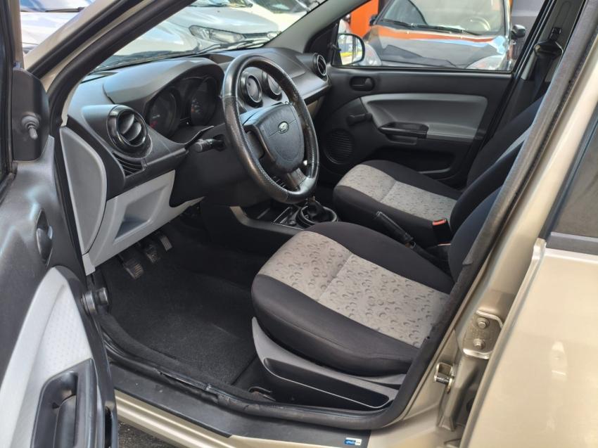 FORD Fiesta Hatch - Foto