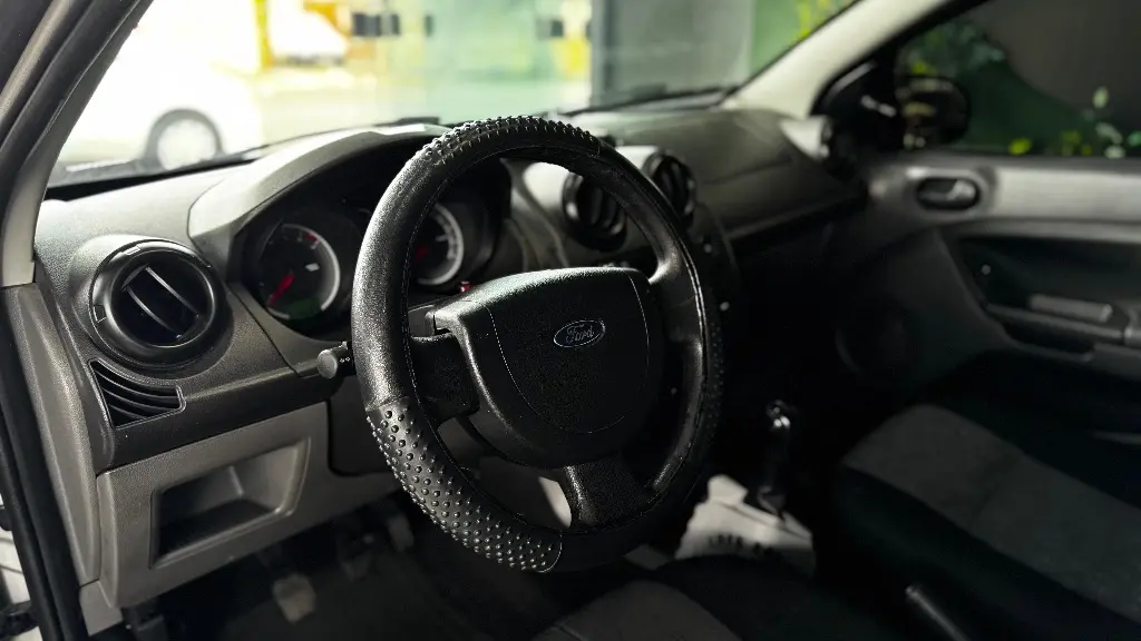 FORD Fiesta Hatch - Foto