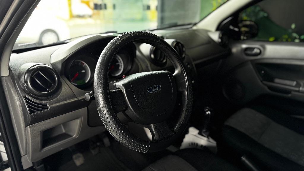 FORD Fiesta Hatch - Foto