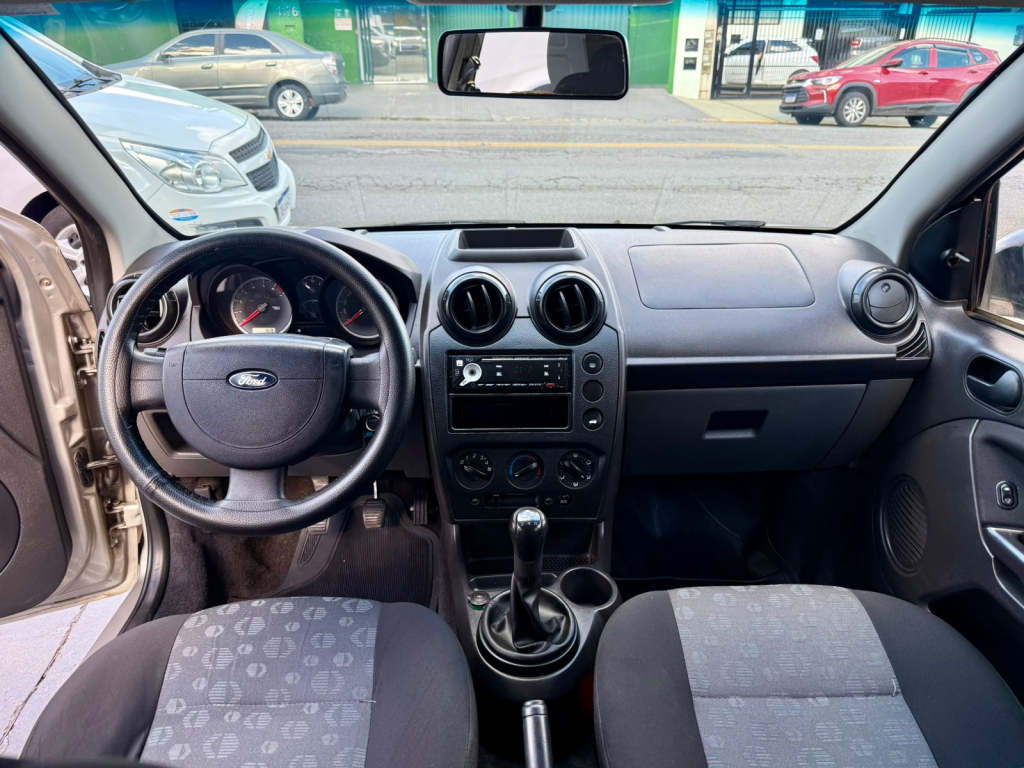 FORD Fiesta Hatch - Foto