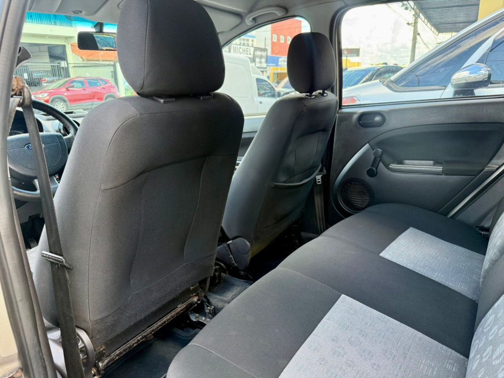 FORD Fiesta Hatch - Foto