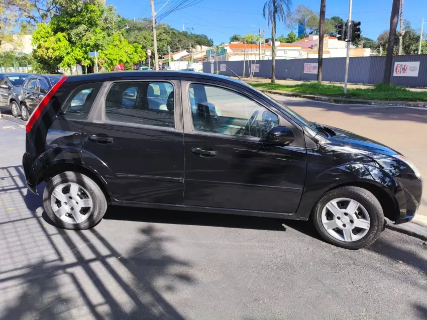 FORD Fiesta Hatch - Foto