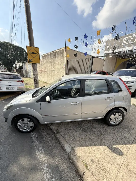 FORD Fiesta Hatch - Foto