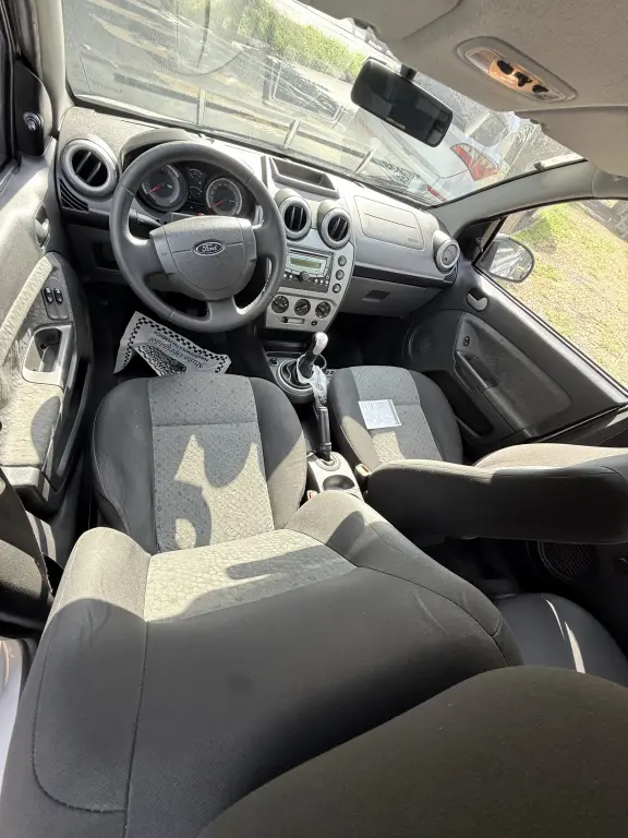 FORD Fiesta Hatch - Foto