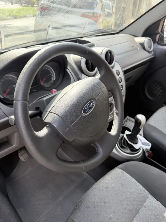 FORD Fiesta Hatch - Foto