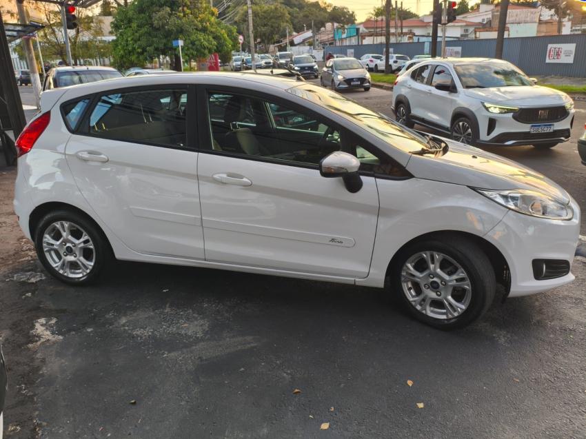 FORD Fiesta Hatch - Foto