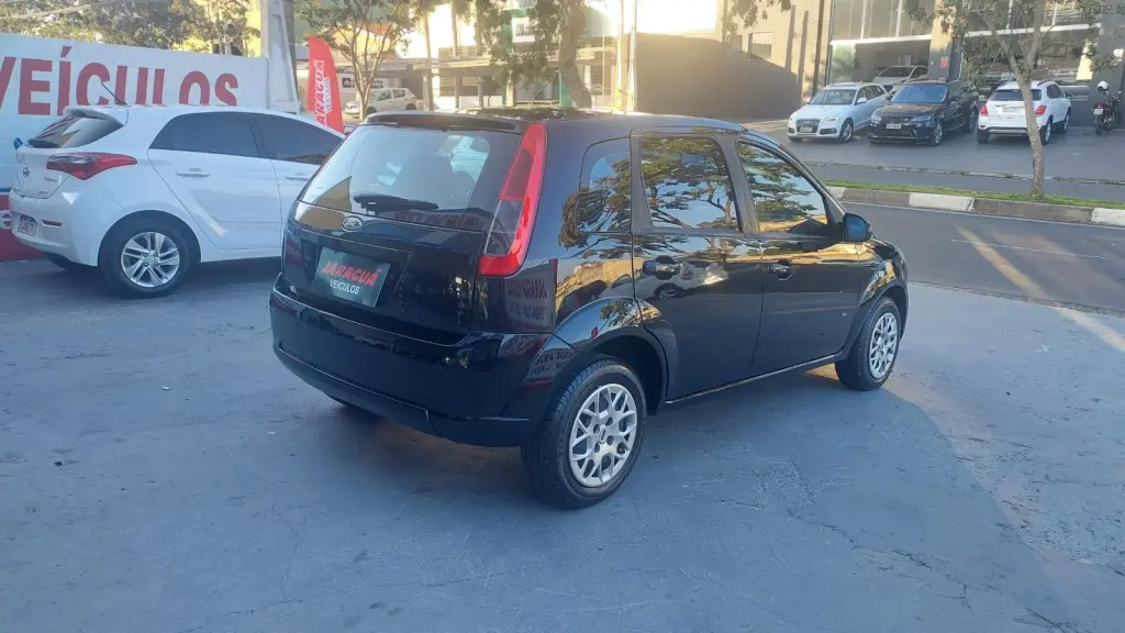 FORD Fiesta Hatch - Foto