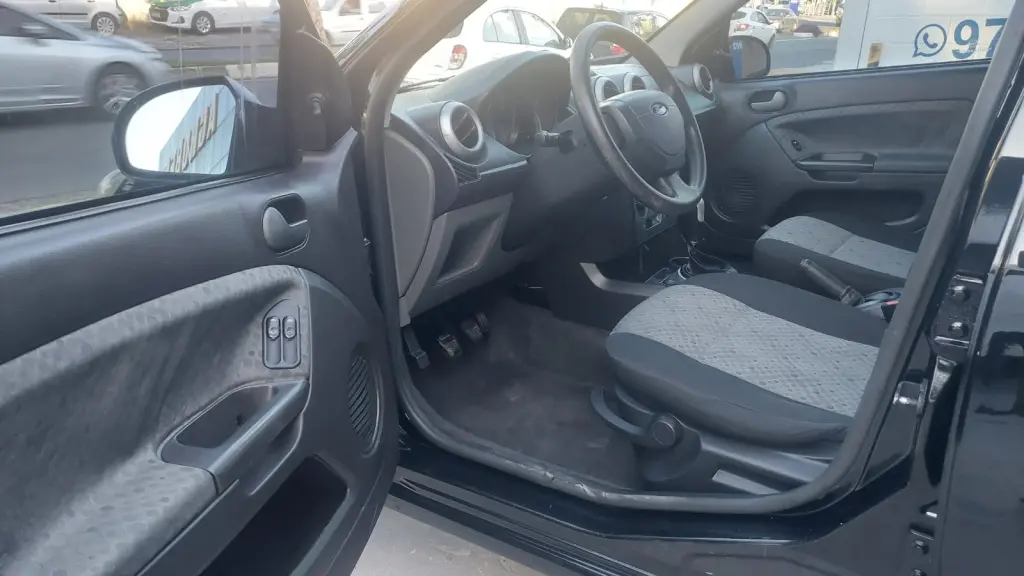 FORD Fiesta Hatch - Foto