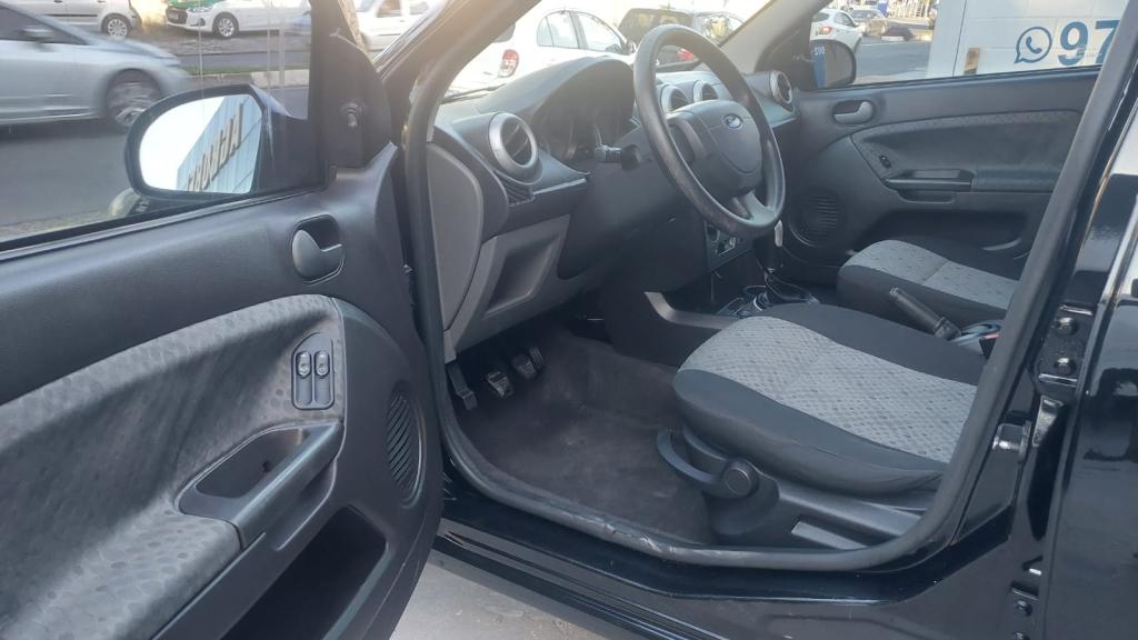 FORD Fiesta Hatch - Foto