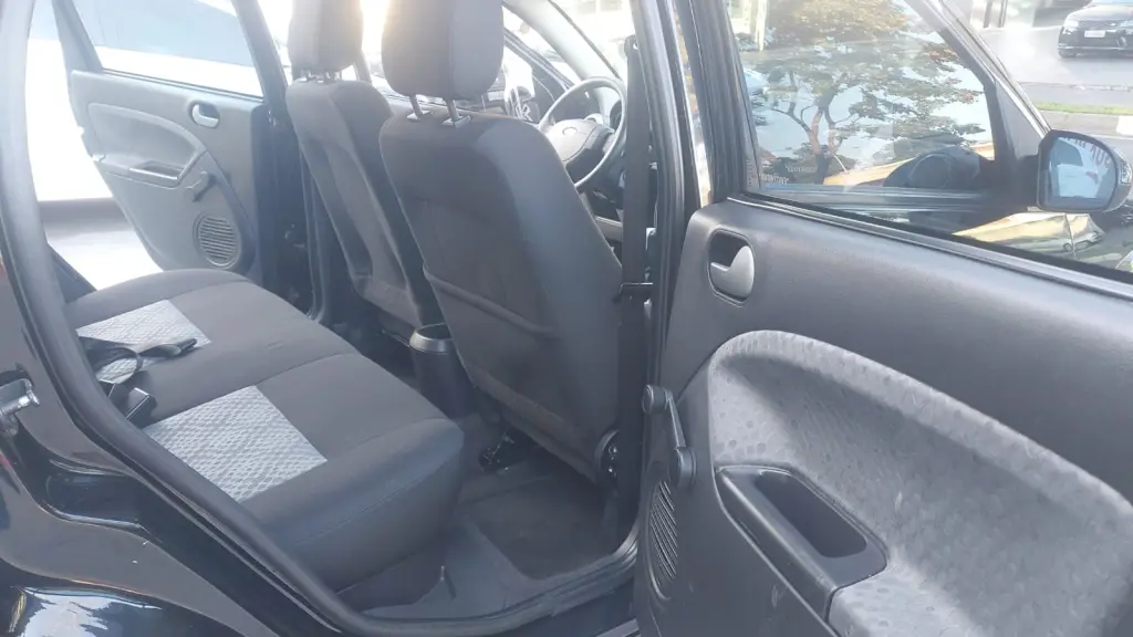 FORD Fiesta Hatch - Foto