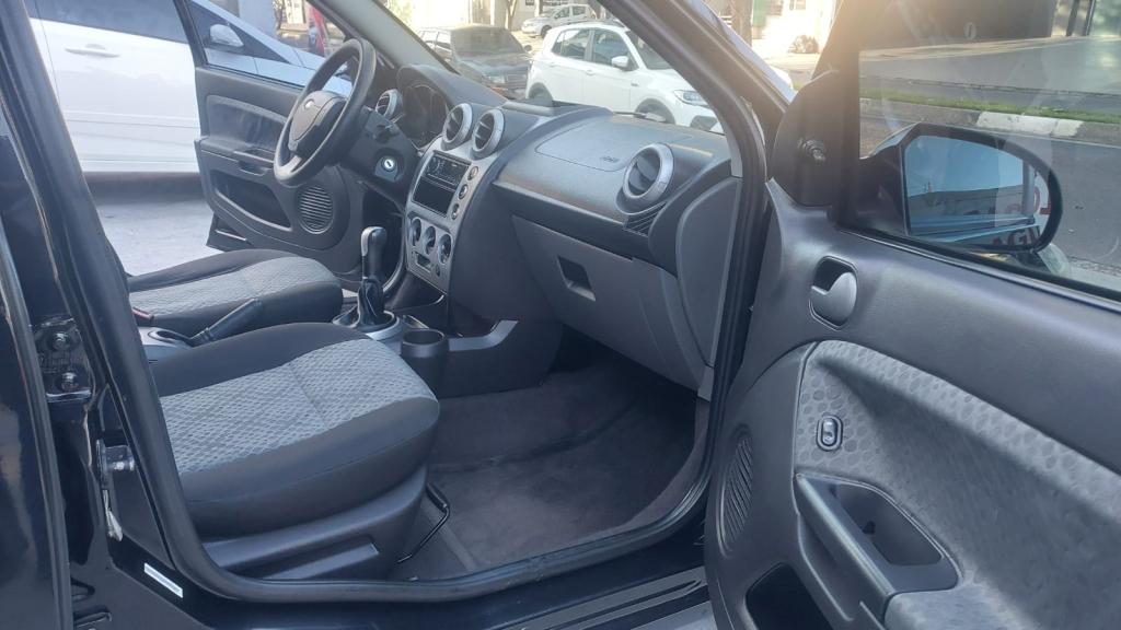 FORD Fiesta Hatch - Foto
