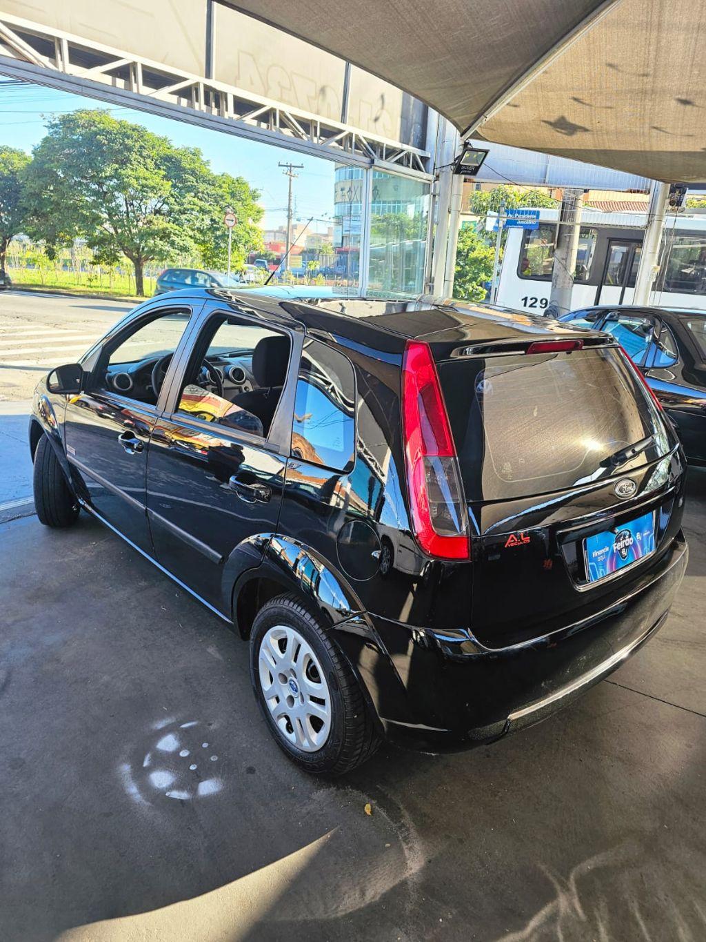 FORD Fiesta Hatch - Foto