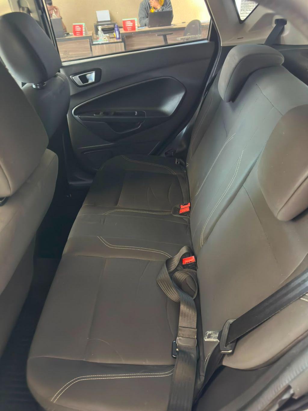 FORD Fiesta Hatch - Foto