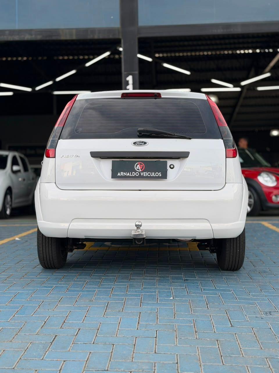 FORD Fiesta Hatch - Foto