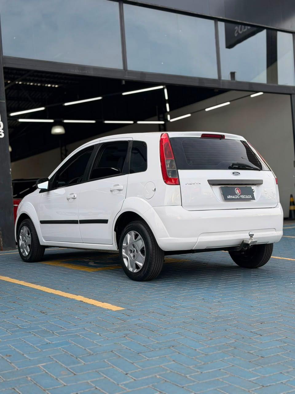 FORD Fiesta Hatch - Foto