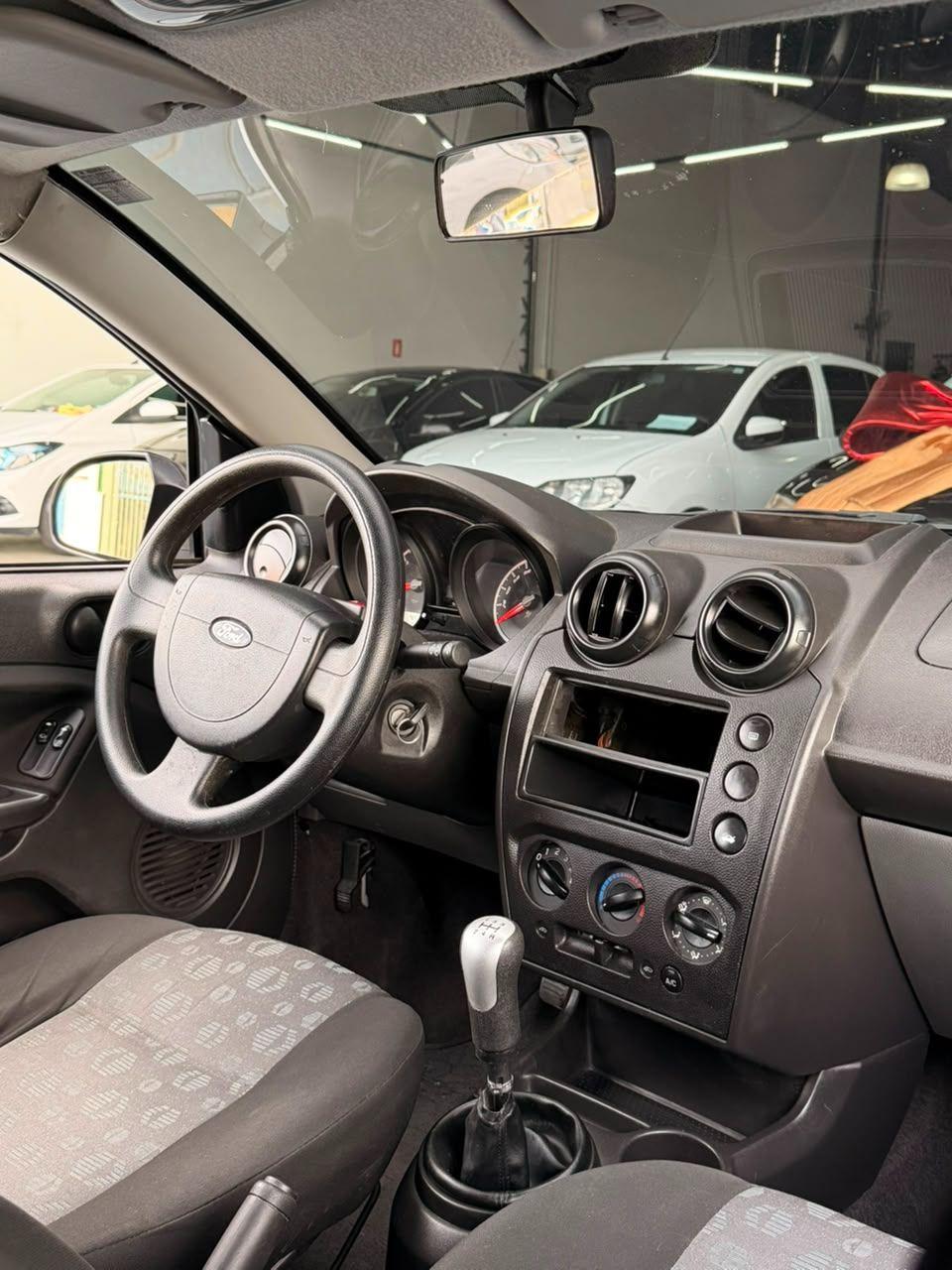 FORD Fiesta Hatch - Foto