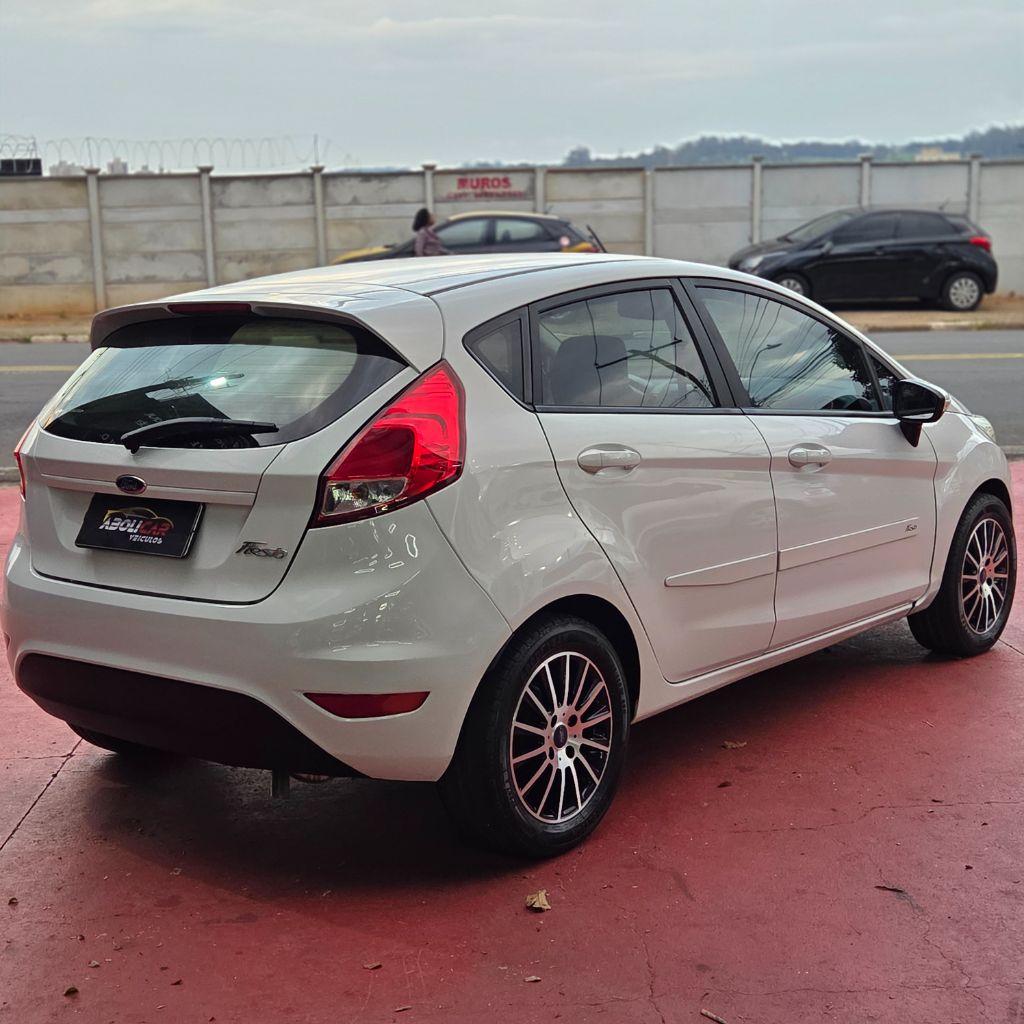 FORD Fiesta Hatch - Foto