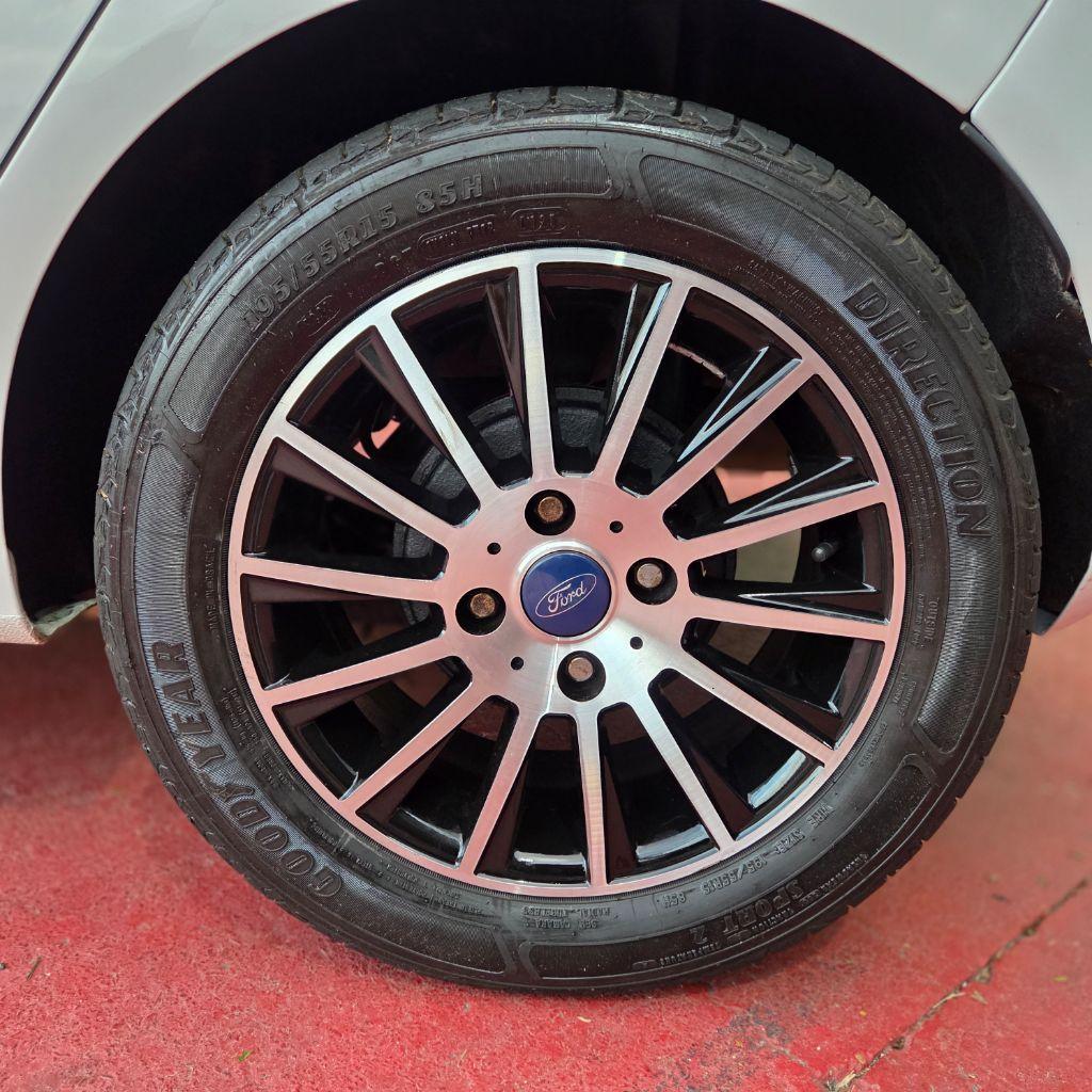 FORD Fiesta Hatch - Foto