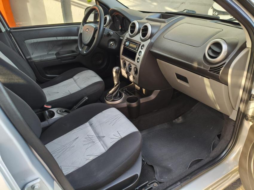 FORD Fiesta Hatch - Foto