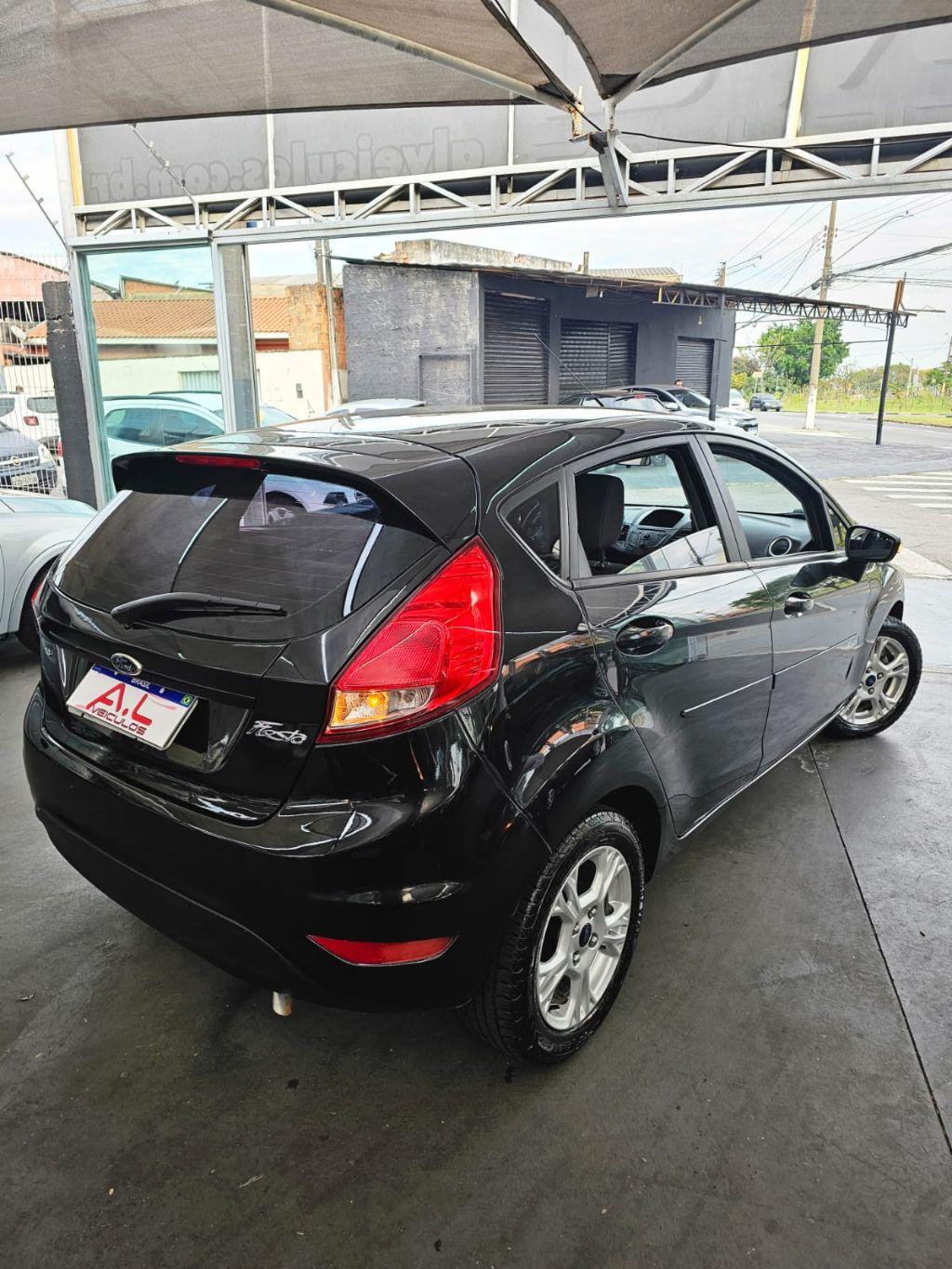 FORD Fiesta Hatch - Foto