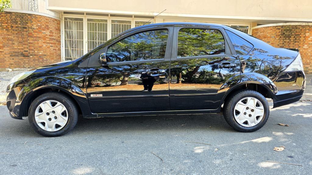 FORD Fiesta Sedan - Foto